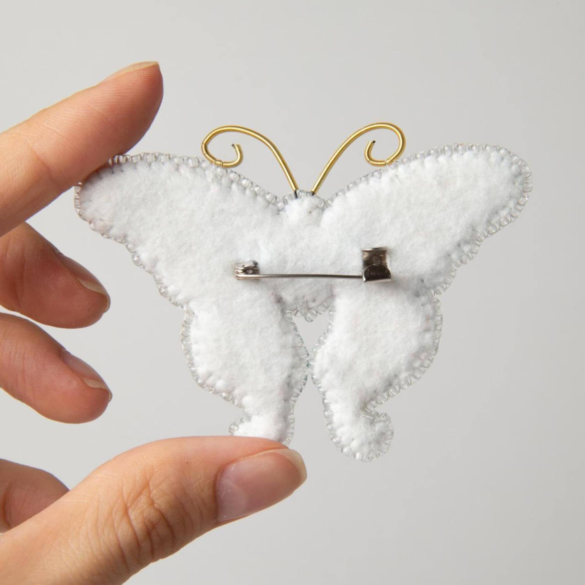 Charivna Mit Crystal Art Beadwork Butterfly Brooch Kit